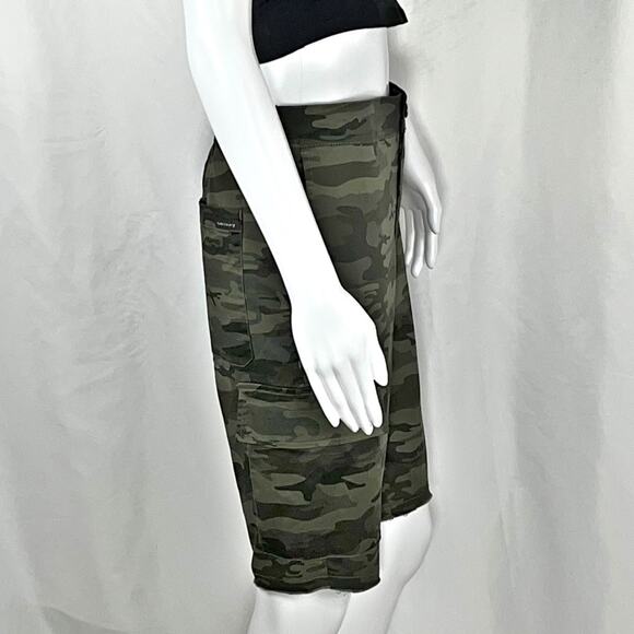 Sanctuary Mother Nat Green Camouflage Cargo Shorts SzM NWT Zip &Button 6 Pockets - Picture 9 of 10